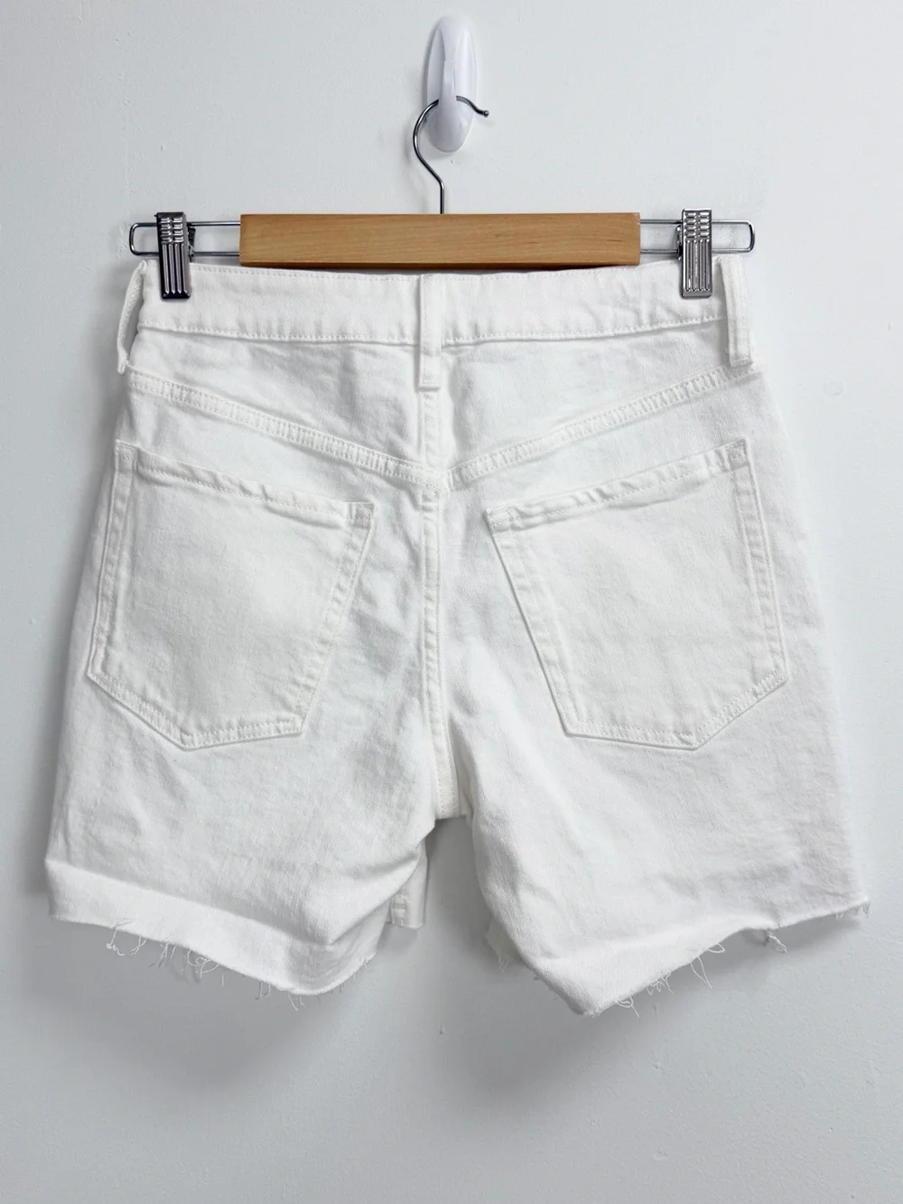 Old Navy Shorts Womens 2 White Jean Denim OG Straight 5 Inch Inseam NWT NEW